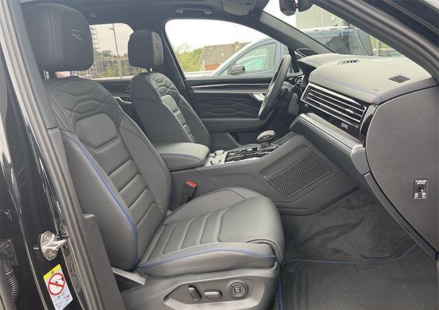 Volkswagen TOUAREG R 3.0 TSi eHybrid 4MOTION 463 PK ACC Panoramadak 22 Inch Trekhaak Massage