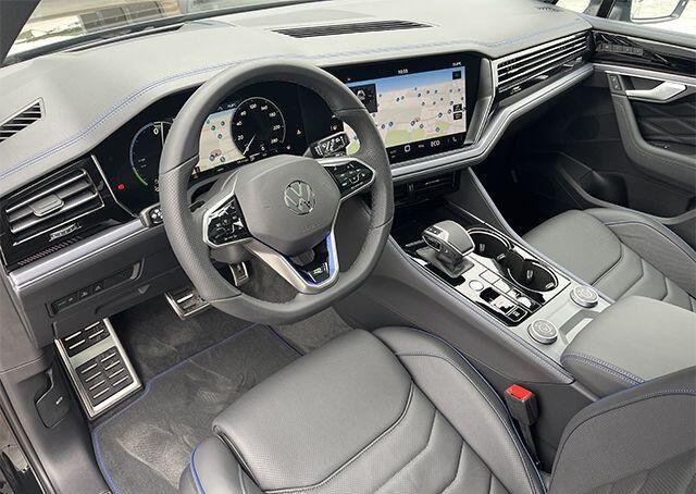 Volkswagen TOUAREG R 3.0 TSi eHybrid 4MOTION 463 PK ACC Panoramadak 22 Inch Trekhaak Massage