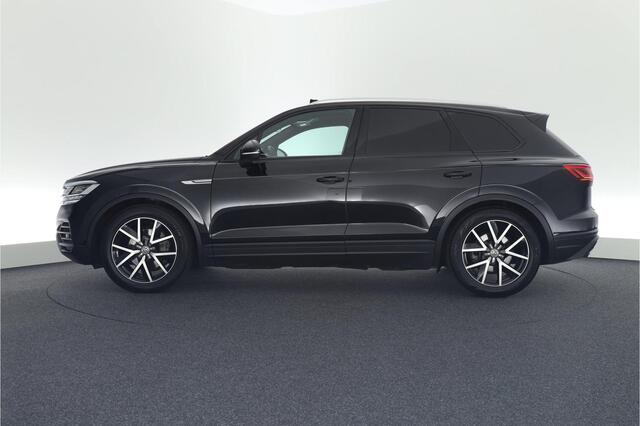 Volkswagen TOUAREG Grijs Kenteken 3.0 TDI 286pk DSG 4Motion Trekhaak Camera Luchtvering Led Panoramadak Leder Navigatie