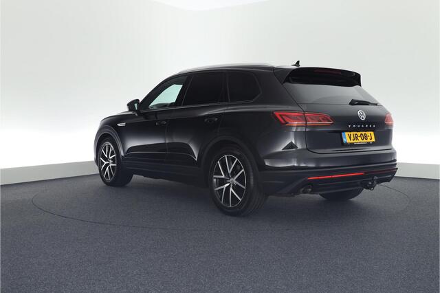 Volkswagen TOUAREG Grijs Kenteken 3.0 TDI 286pk DSG 4Motion Trekhaak Camera Luchtvering Led Panoramadak Leder Navigatie