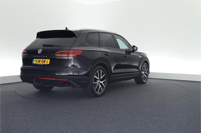 Volkswagen TOUAREG Grijs Kenteken 3.0 TDI 286pk DSG 4Motion Trekhaak Camera Luchtvering Led Panoramadak Leder Navigatie