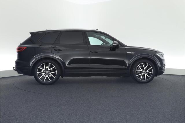Volkswagen TOUAREG Grijs Kenteken 3.0 TDI 286pk DSG 4Motion Trekhaak Camera Luchtvering Led Panoramadak Leder Navigatie