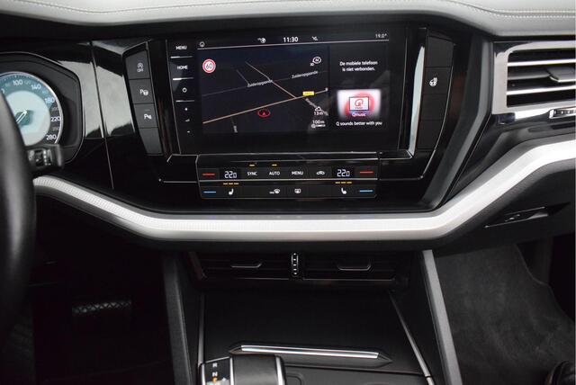 Volkswagen TOUAREG Grijs Kenteken 3.0 TDI 286pk DSG 4Motion Trekhaak Camera Luchtvering Led Panoramadak Leder Navigatie