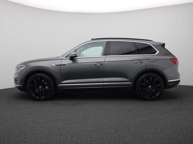 Volkswagen TOUAREG 3.0 TSI Elegance 4Motion 381PK DSG Alarm, 360gr. Camera, Luchtvering, Keyless, Massagestoelen, Trekhaak, Servosluiting, Pano-schuifdak, 21" LM Velgen