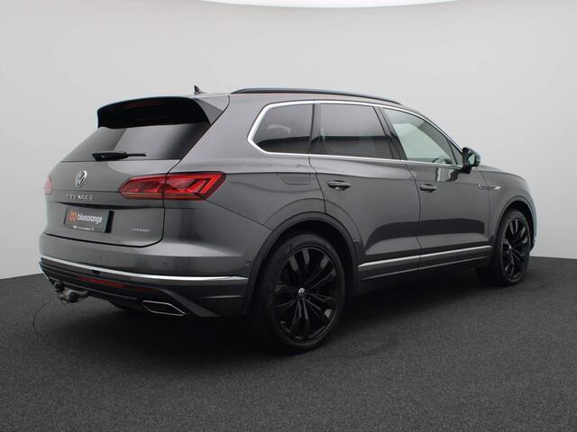 Volkswagen TOUAREG 3.0 TSI Elegance 4Motion 381PK DSG Alarm, 360gr. Camera, Luchtvering, Keyless, Massagestoelen, Trekhaak, Servosluiting, Pano-schuifdak, 21" LM Velgen