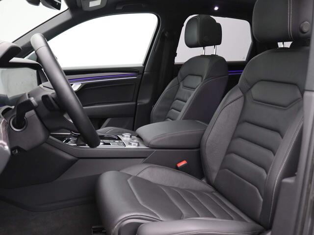 Volkswagen TOUAREG 3.0 TSI Elegance 4Motion 381PK DSG Alarm, 360gr. Camera, Luchtvering, Keyless, Massagestoelen, Trekhaak, Servosluiting, Pano-schuifdak, 21" LM Velgen