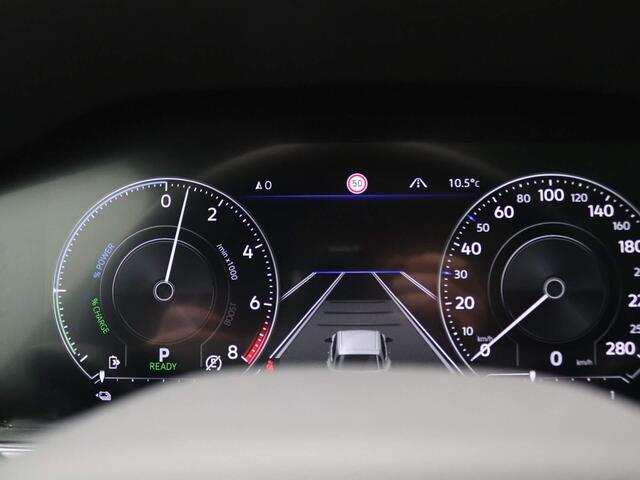 Volkswagen TOUAREG 3.0 TSI Elegance 4Motion 381PK DSG Alarm, 360gr. Camera, Luchtvering, Keyless, Massagestoelen, Trekhaak, Servosluiting, Pano-schuifdak, 21" LM Velgen