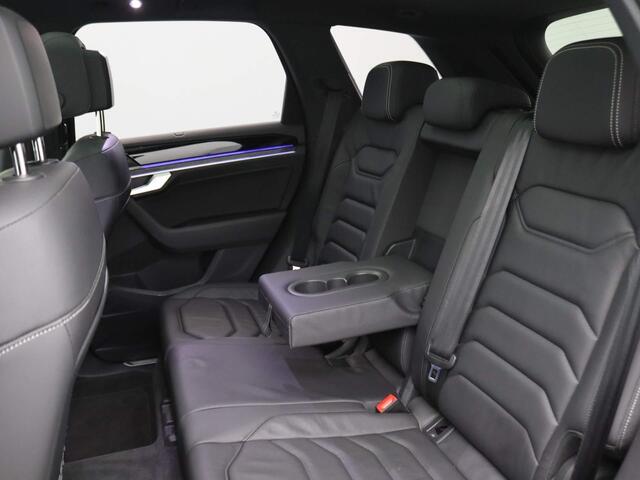 Volkswagen TOUAREG 3.0 TSI Elegance 4Motion 381PK DSG Alarm, 360gr. Camera, Luchtvering, Keyless, Massagestoelen, Trekhaak, Servosluiting, Pano-schuifdak, 21" LM Velgen