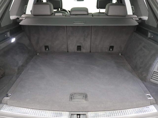 Volkswagen TOUAREG 3.0 TSI Elegance 4Motion 381PK DSG Alarm, 360gr. Camera, Luchtvering, Keyless, Massagestoelen, Trekhaak, Servosluiting, Pano-schuifdak, 21" LM Velgen