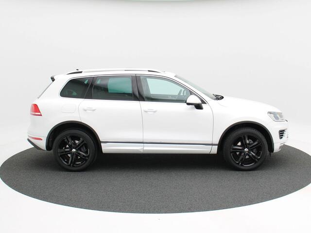 Volkswagen TOUAREG 3.0 TDi 262 Pk Automaat R-Line | Adaptive Cruise | Navigatie | Bluetooth | Stoelverwarming | Panoramadak | Camera | Trekhaak | 20 Inch | 59.709 Km!!