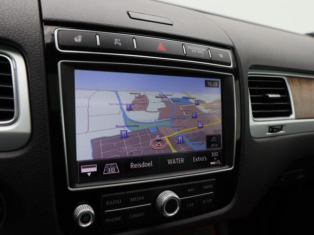 Volkswagen TOUAREG 3.0 TDi 262 Pk Automaat R-Line | Adaptive Cruise | Navigatie | Bluetooth | Stoelverwarming | Panoramadak | Camera | Trekhaak | 20 Inch | 59.709 Km!!