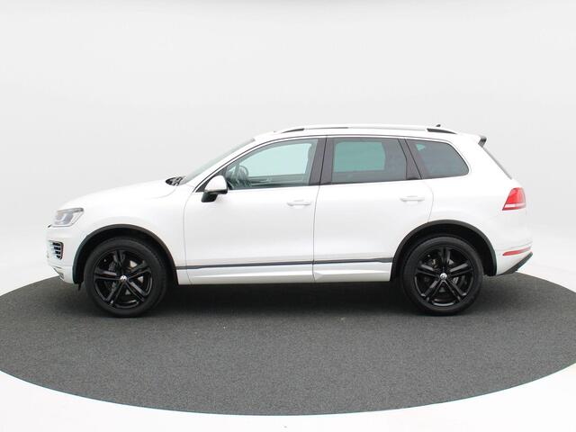 Volkswagen TOUAREG 3.0 TDi 262 Pk Automaat R-Line | Adaptive Cruise | Navigatie | Bluetooth | Stoelverwarming | Panoramadak | Camera | Trekhaak | 20 Inch | 59.709 Km!!