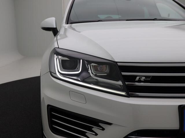 Volkswagen TOUAREG 3.0 TDi 262 Pk Automaat R-Line | Adaptive Cruise | Navigatie | Bluetooth | Stoelverwarming | Panoramadak | Camera | Trekhaak | 20 Inch | 59.709 Km!!