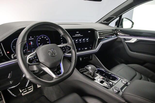 Volkswagen TOUAREG R 3.0 TSI eHybrid 462pk Tiptronic Trekhaak, Panoramadak, Lederen bekleding, Luchtvering, Head up display, LED matrix verlichting, 360 camera, Adaptive cruise control