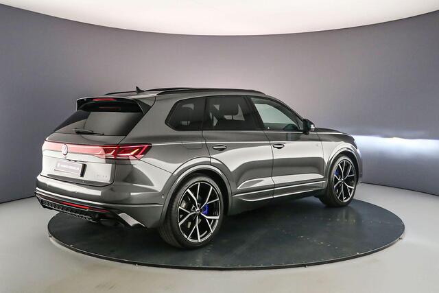 Volkswagen TOUAREG R 3.0 TSI eHybrid 462pk Tiptronic Trekhaak, Panoramadak, Lederen bekleding, Luchtvering, Head up display, LED matrix verlichting, 360 camera, Adaptive cruise control