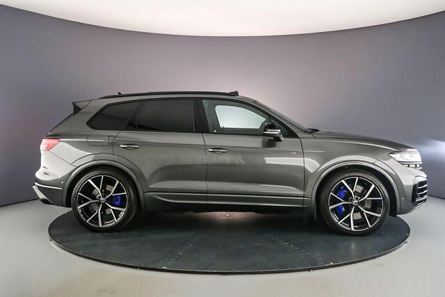 Volkswagen TOUAREG R 3.0 TSI eHybrid 462pk Tiptronic Trekhaak, Panoramadak, Lederen bekleding, Luchtvering, Head up display, LED matrix verlichting, 360 camera, Adaptive cruise control