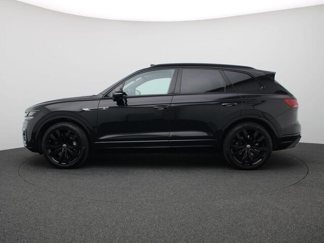 Volkswagen TOUAREG 3.0 TSi eHybrid 4MOTION R 463PK DSG trekhaak, nachtzicht, 360gr. camera, massagezetels, luchtvering, Dynaudio, adaptive cruise, side assist, geventileerde-verwarmbare stoelen, 21" lichtmetaal