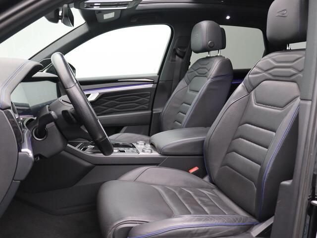 Volkswagen TOUAREG 3.0 TSi eHybrid 4MOTION R 463PK DSG trekhaak, nachtzicht, 360gr. camera, massagezetels, luchtvering, Dynaudio, adaptive cruise, side assist, geventileerde-verwarmbare stoelen, 21" lichtmetaal