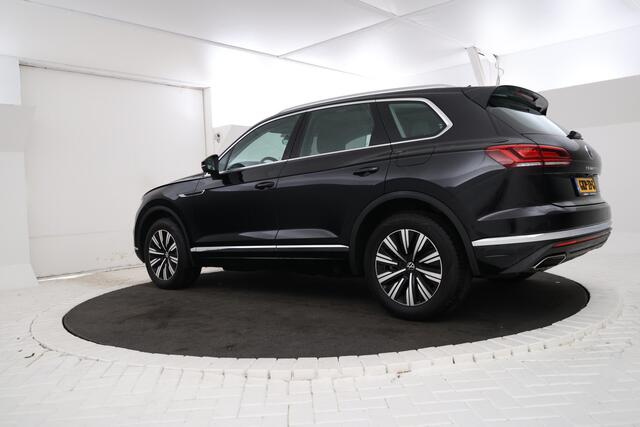Volkswagen TOUAREG 3.0 TSi eHybrid 4MOTION Panorama, Luchtvering, Climate