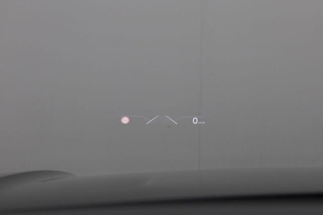 Volkswagen TOUAREG 3.0 TSI 462 pk tiptronic eHybrid 4MOTION R | Panoramadak | Leder | Geheugenstoel | Rondomzicht camera | Luchtvering | Head-up display