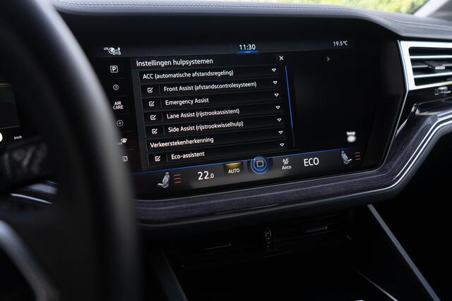 Volkswagen TOUAREG 3.0 TSI eHybrid 4MOTION / Luchtvering/ Standkachel/ Adaptive Cruise Control/ Virtual Cockpit/ Panoramadak/ 280kW (381PK)
