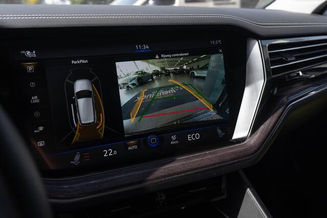 Volkswagen TOUAREG 3.0 TSI eHybrid 4MOTION / Luchtvering/ Standkachel/ Adaptive Cruise Control/ Virtual Cockpit/ Panoramadak/ 280kW (381PK)
