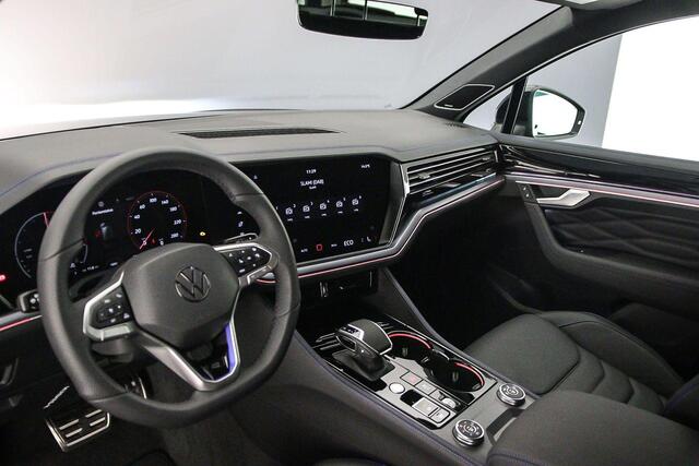 Volkswagen TOUAREG R 3.0 TSI eHybrid 462pk Tiptronic Trekhaak, Panoramadak, Head up display, Luchtvering, Elektrische achterklep, Lederen bekleding, Achteruitrijcamera, LED matrix koplampen
