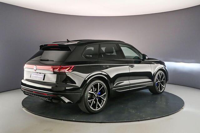 Volkswagen TOUAREG R 3.0 TSI eHybrid 462pk Tiptronic Trekhaak, Panoramadak, Head up display, Luchtvering, Elektrische achterklep, Lederen bekleding, Achteruitrijcamera, LED matrix koplampen
