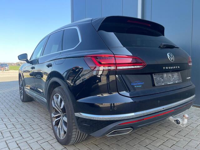Volkswagen TOUAREG 3.0 TSI Motion E-Hybrid 470PK Trekhaak,Schuif-/kanteldak,Panoramadak,21Inch Xenon,Leer Bj 2022 1e eigenaar