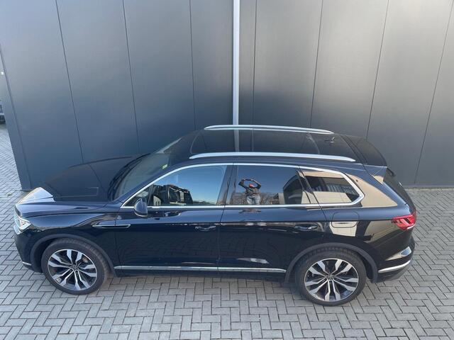 Volkswagen TOUAREG 3.0 TSI Motion E-Hybrid 470PK Trekhaak,Schuif-/kanteldak,Panoramadak,21Inch Xenon,Leer Bj 2022 1e eigenaar