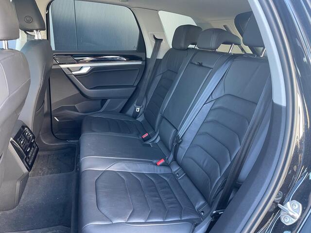 Volkswagen TOUAREG 3.0 TSI Motion E-Hybrid 470PK Trekhaak,Schuif-/kanteldak,Panoramadak,21Inch Xenon,Leer Bj 2022 1e eigenaar