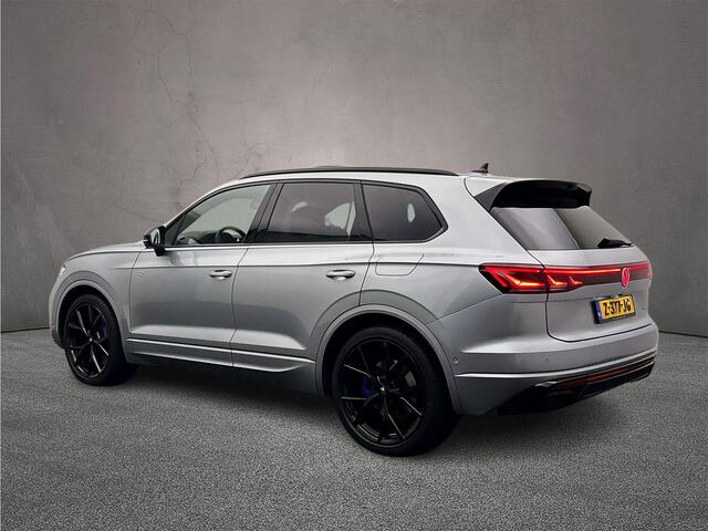 Volkswagen TOUAREG R 3.0 TSI eHybrid 462pk Tiptronic Trekhaak, Luchtvering, Panoramadak, Adaptive cruise control, Elektrische achterklep, LED matrix koplampen, 360 camera, Lederen bekleding