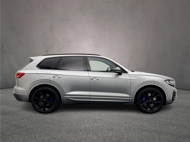 Volkswagen TOUAREG R 3.0 TSI eHybrid 462pk Tiptronic Trekhaak, Luchtvering, Panoramadak, Adaptive cruise control, Elektrische achterklep, LED matrix koplampen, 360 camera, Lederen bekleding