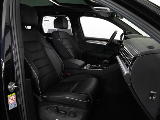 Volkswagen TOUAREG 3.0 TSi eHybrid 467 pk 4MOTION | IQ Matrix LED | Leder | Luchtvering | Panoramadak | 20 "LM | Keyless | Dynaudio |