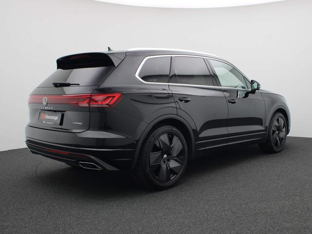 Volkswagen TOUAREG 3.0 TSi eHybrid 4MOTION Elegance 381PK DSG 360 gr. camera, head-up, trekhaak, leder, stoelventilatie, luchtvering, keyless, stoelverwarming&koeling, virtual pedal, alarm, 21'' lichtmetaal