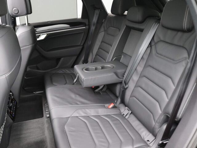 Volkswagen TOUAREG 3.0 TSi eHybrid 4MOTION Elegance 381PK DSG 360 gr. camera, head-up, trekhaak, leder, stoelventilatie, luchtvering, keyless, stoelverwarming&koeling, virtual pedal, alarm, 21'' lichtmetaal