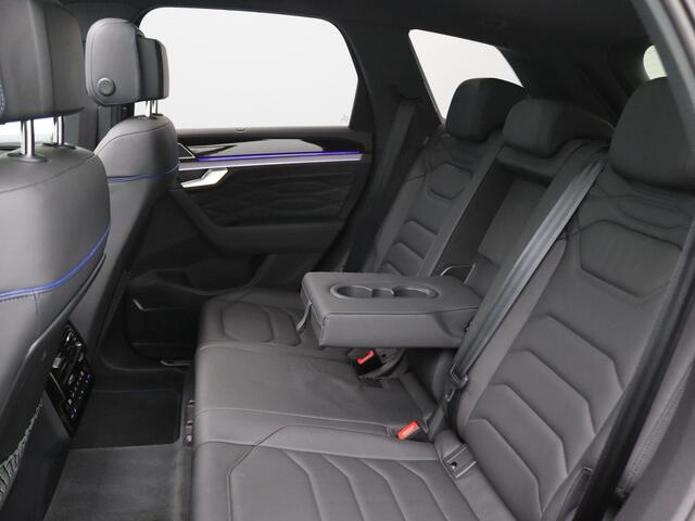 Volkswagen TOUAREG 3.0 TSi eHybrid 4MOTION R 463PK DSG Panoramadak, trekhaak, 360 gr. camera, leder, NightVision, Dynaudio, Head-up, winterpakket Plus, stoelventilatie/massage, sluithulp, alarm, 22'' lichtmetaal