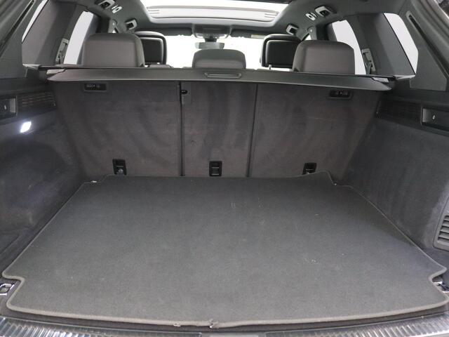 Volkswagen TOUAREG 3.0 TSi eHybrid 4MOTION R 463PK DSG Panoramadak, trekhaak, 360 gr. camera, leder, NightVision, Dynaudio, Head-up, winterpakket Plus, stoelventilatie/massage, sluithulp, alarm, 22'' lichtmetaal