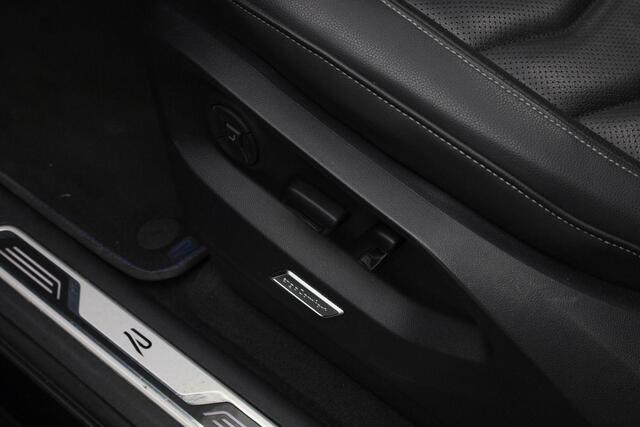Volkswagen TOUAREG R 3.0 TSi 462 pk eHybrid 4MOTION | Panoramadak | Trekhaak | Leder | Nachtzicht | Geheugen-/massagestoelen | Stoelventilatie | Rondomzicht camera