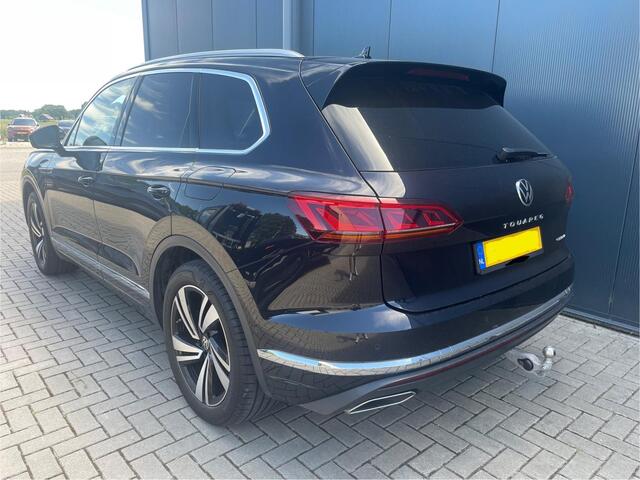 Volkswagen TOUAREG 3.0 TSi eHybrid 4MOTION Trekhaak,Schuif-/kanteldak,Panoramadak,21Inch Xenon,Leer Bj 2020 1e eigenaar