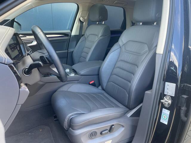 Volkswagen TOUAREG 3.0 TSi eHybrid 4MOTION Trekhaak,Schuif-/kanteldak,Panoramadak,21Inch Xenon,Leer Bj 2020 1e eigenaar
