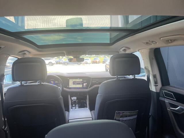 Volkswagen TOUAREG 3.0 TSi eHybrid 4MOTION Trekhaak,Schuif-/kanteldak,Panoramadak,21Inch Xenon,Leer Bj 2020 1e eigenaar