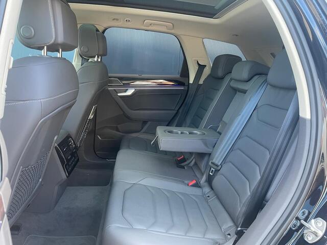 Volkswagen TOUAREG 3.0 TSi eHybrid 4MOTION Trekhaak,Schuif-/kanteldak,Panoramadak,21Inch Xenon,Leer Bj 2020 1e eigenaar