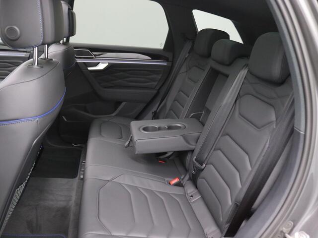 Volkswagen TOUAREG 3.0 TSi eHybrid 4MOTION R Edition 463PK DSG matrix led, trekhaak, panoramadak, 360gr. camera, leder, luchtvering, keyless, stuur-stoelverwarming, Dynaudio, head-up display, 22" lichtmetaal