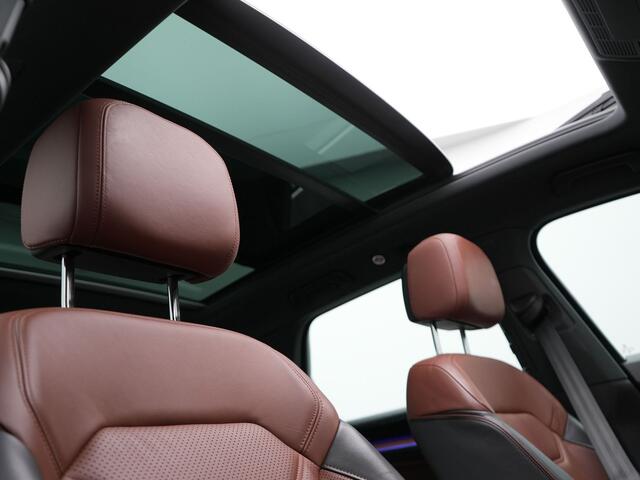 Volkswagen TOUAREG 3.0 TSi eHybrid 4MOTION Elegance Plug In Hybrid 381pk PHEV | Panodak | Trekhaak af Fabriek | Luchtvering | Adaptive Cruise | Nachtzicht | Lederen Comfortzetels Massage & Memory | Head Up | 21"L.M | Dynaudio | Sfeerverlichting |
