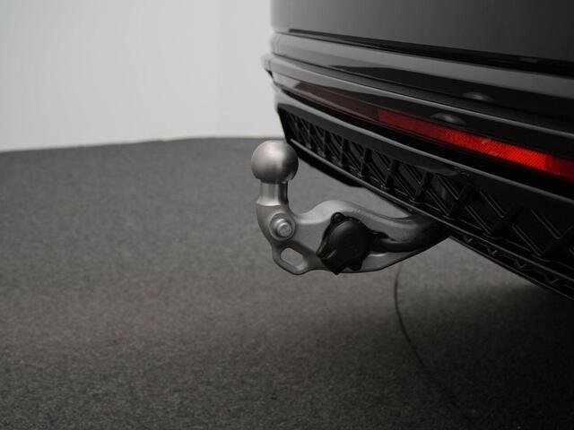 Volkswagen TOUAREG 3.0 TSi 463 pk tiptronic eHybrid 4MOTION R Edition | Panoramadak | Trekhaak | Puglia leder | Geheugen-/massagestoelen | Dynaudio | Rondomzicht camera