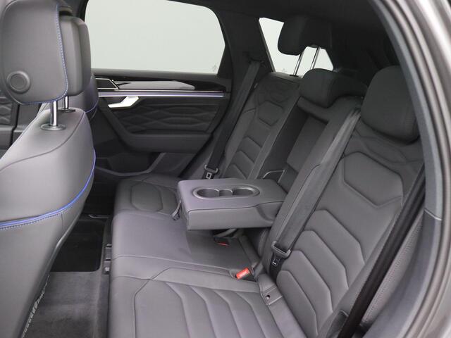 Volkswagen TOUAREG 3.0 TSi eHybrid 4MOTION R Edition 463PK DSG matrix led, trekhaak, panoramadak, 360gr. camera, leder, luchtvering, keyless, stuur-stoelverwarming, Dynaudio, head-up display, 22" lichtmetaal