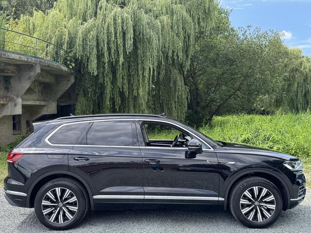 Volkswagen TOUAREG 3.0 TSi E-HYBRID 4MOTION ELEGANCE CAMERA/PANORAMADAK/TREKHAAK