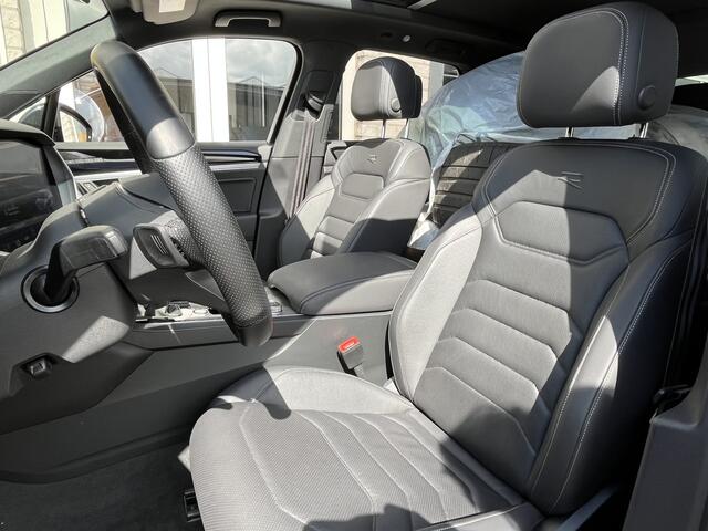 Volkswagen TOUAREG 3.0 TSi eHybrid 4MOTION R / AUTOMAAT/ PANO/ ELEKTR. TREKHAAK/ LUCHTVERING/ NACHTZICHT/ SOFT-CLOSE/ 360 CAMERA/ MEMORY SEATS/ LEDER/ CLIMA 4-ZONE/ STOEL VERWARM + VENTILATIE/ RIJ-MODI/ APP-CONNECT/ 21" LMV/ NAVI
