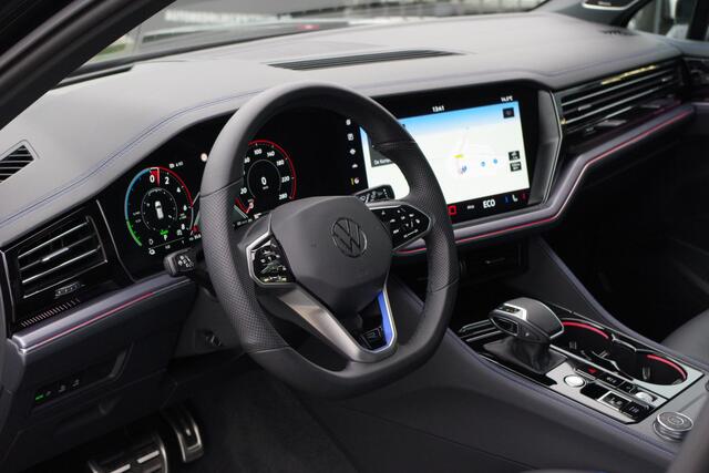 Volkswagen TOUAREG 3.0 TSi R 4MOTION 463 PK PHEV, Trekhaak, Panoramadak, Dynaudio, Massage
